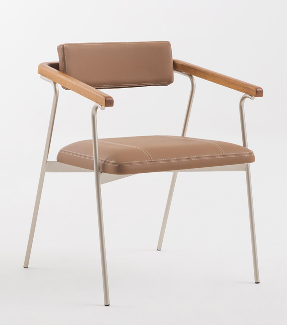 Cadeira Linea Cadeira com braço de madeira